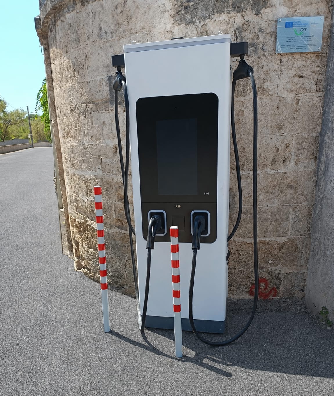 Postazione di ricarica per veicoli elettrici — Azienda Agricola Fratelli Seclì